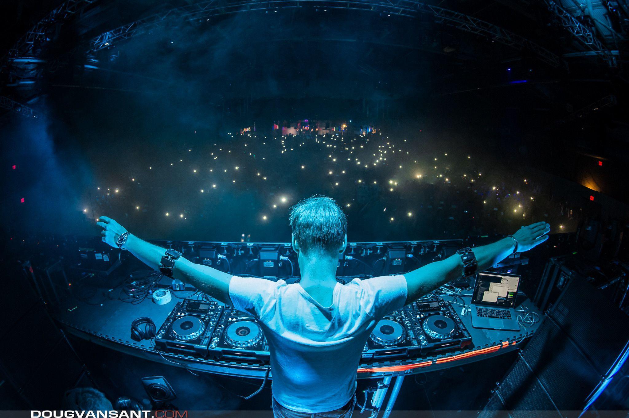 Trance-invázió Ibizán: Armin 2026 őszén saját sorozattal érkezik