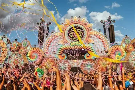 Enter the WORTEX: elrow-univerzum nyílik meg az UNVRS klubban Ibizán